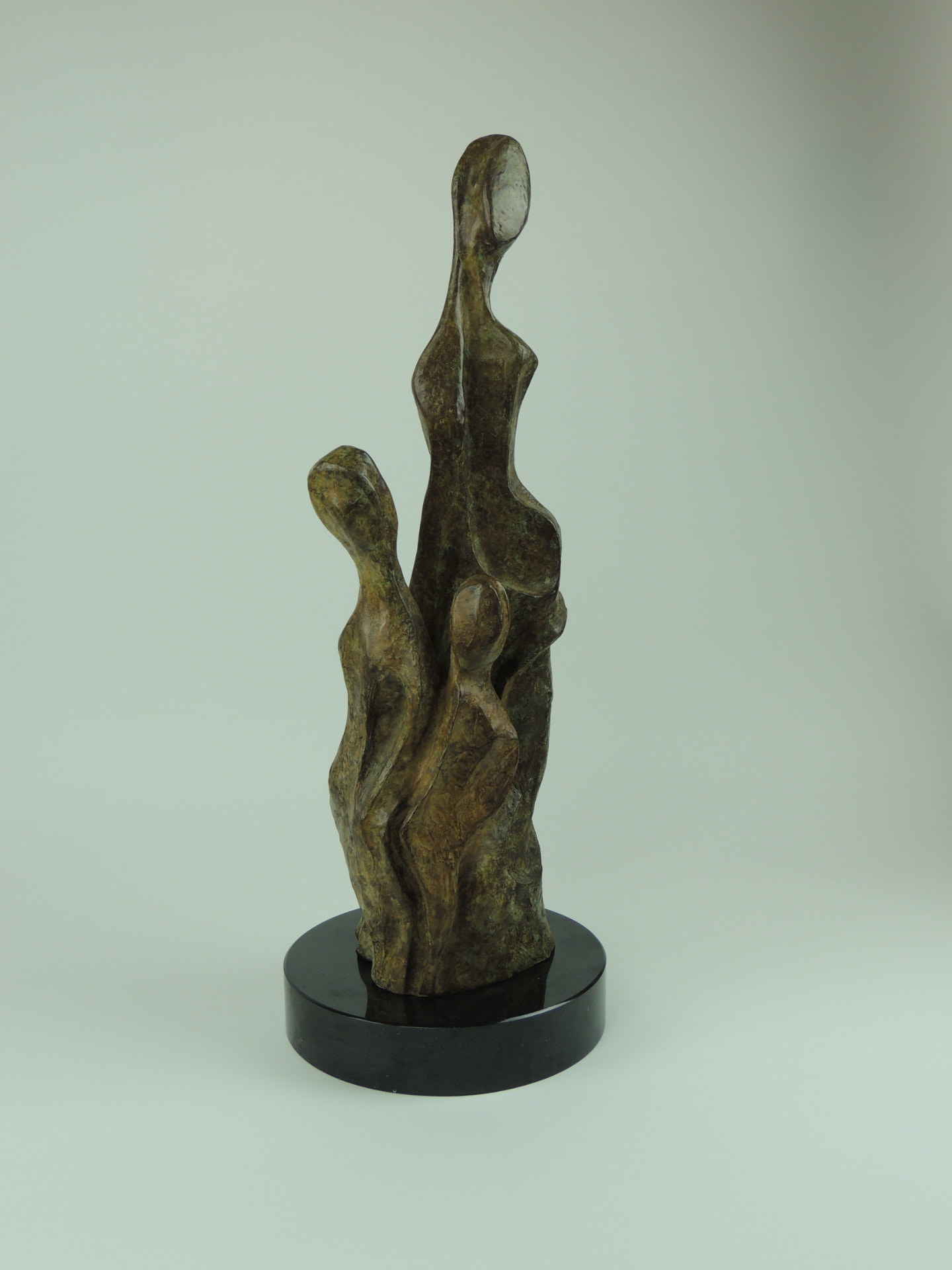 Family, bronze sculpture, front view