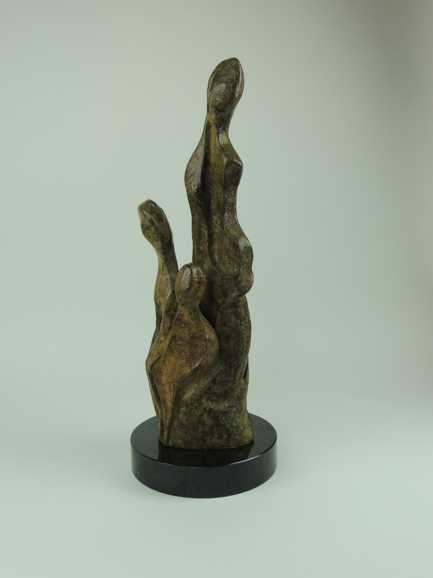 Family, bronze sculpture, three-quarter view